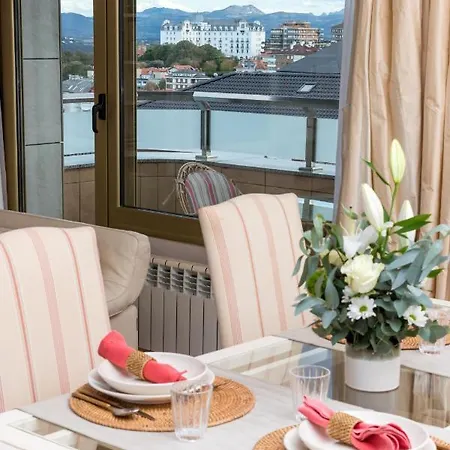 Luminoso Cerca Playa Sardinero Con Parking Privado *