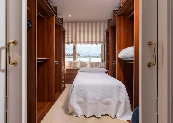 Luminoso Cerca Playa Sardinero Con Parking Privado 桑坦德