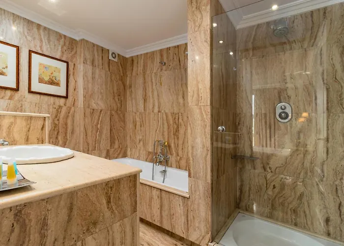 Luminoso Cerca Playa Sardinero Con Parking Privado *