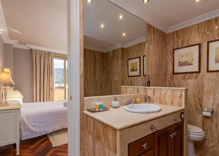 Luminoso Cerca Playa Sardinero Con Parking Privado Apartmán *