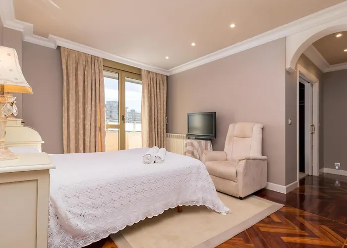 Luminoso Cerca Playa Sardinero Con Parking Privado * Santander