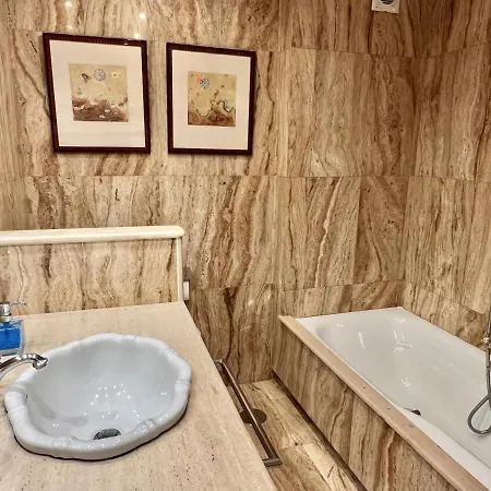 Luminoso Cerca Playa Sardinero Con Parking Privado 桑坦德