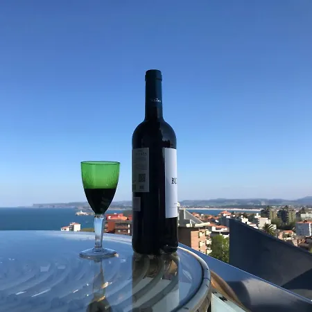 Luminoso Cerca Playa Sardinero Con Parking Privado 桑坦德