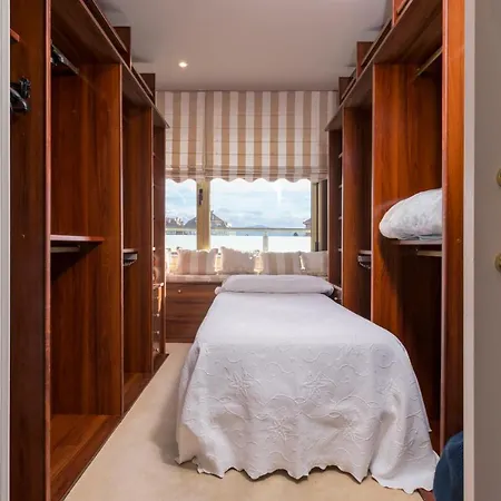 Luminoso Cerca Playa Sardinero Con Parking Privado 桑坦德