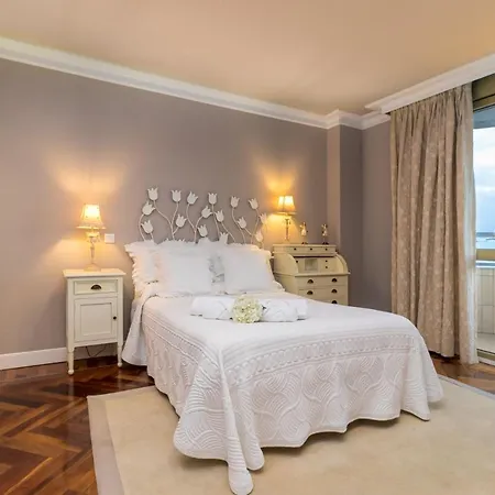 Luminoso Cerca Playa Sardinero Con Parking Privado * 桑坦德